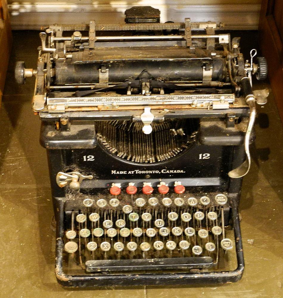 Vintage Remington Typewriter.: Vintage Remington Typewriter.