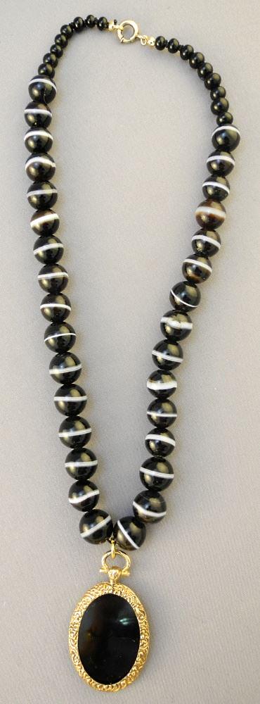 19th Century 9K Banded Agate Necklace & Pendant, 16 1/2" Length. (1 of 2)