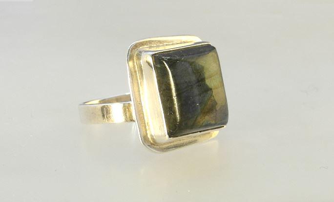 Labradorite & Sterling Designer Ring, Stamped 925 & Makers Mark SG, Size 8. (1 of 4)
