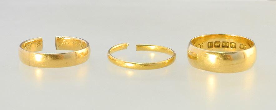 3 Gold Rings: 22K (1.77Gr/Split)/ 18K (5.99Gr)/ Unmarked (4Gr/ Split). (1 of 2)