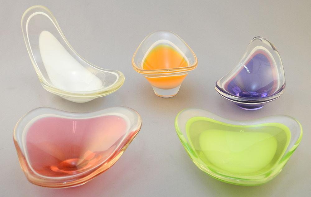 5 Flygsfors Bowls, Design: Peter Kedelv, Largest 6 5/8"L.: 5 Flygsfors Bowls, Design: Peter Kedelv, Largest 6 5/8"L.