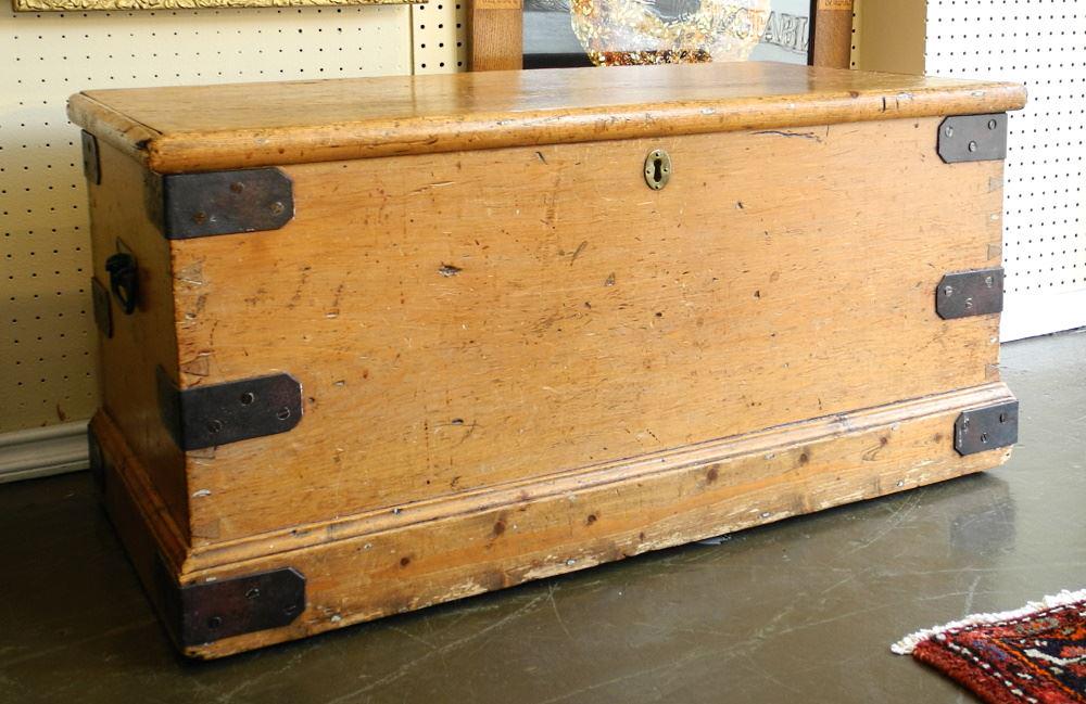 Canadiana Pine Blanket Box, 37 1/2" wide. (1 of 4)