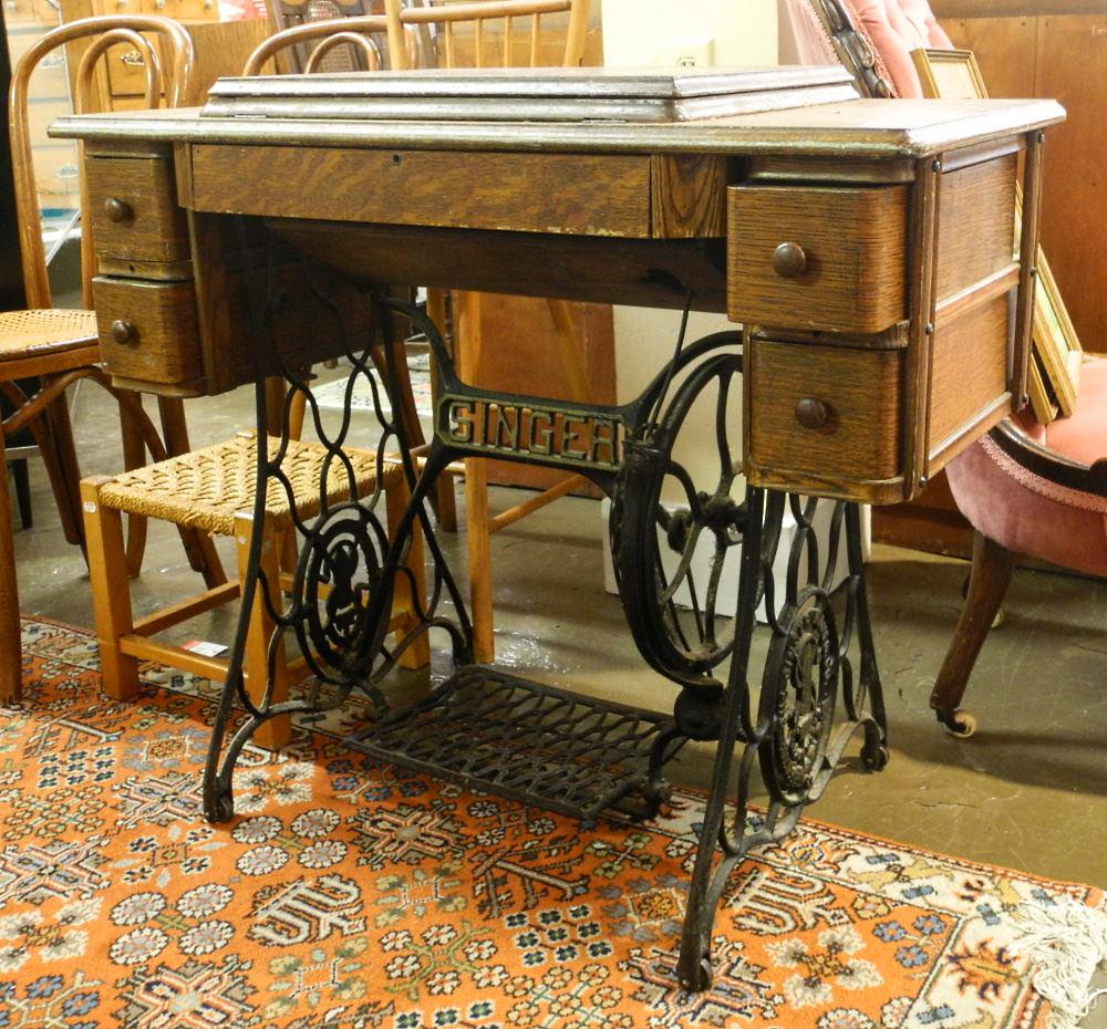 Singer Sewing Machine.: Singer Sewing Machine.