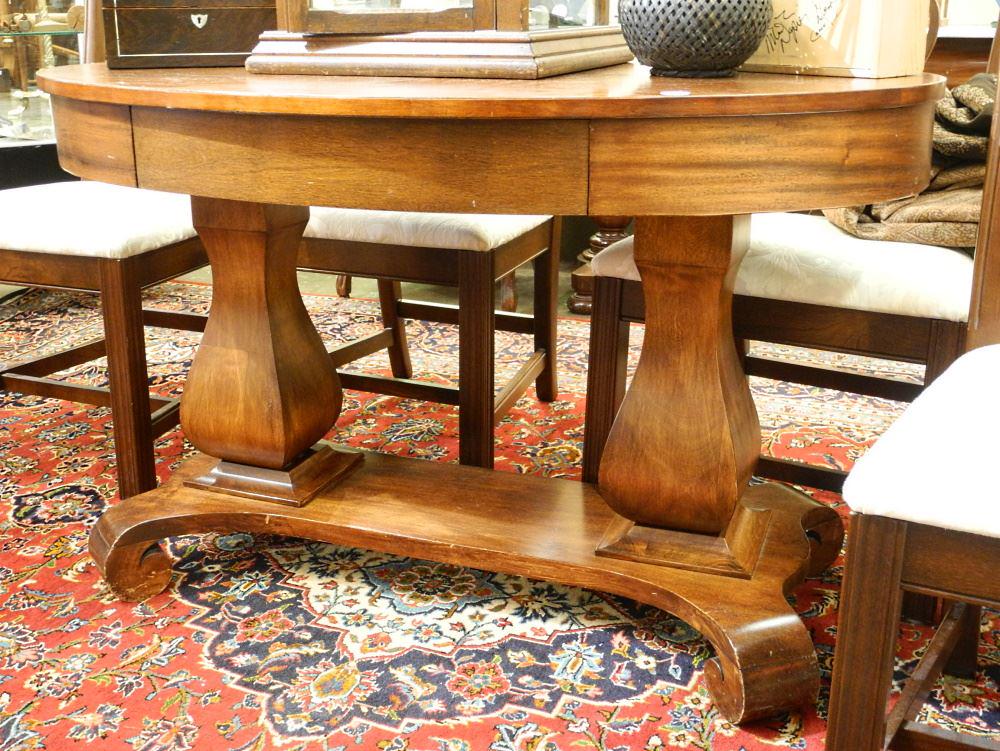 Vintage Oval Mahogany Library Table. (1 of 2)
