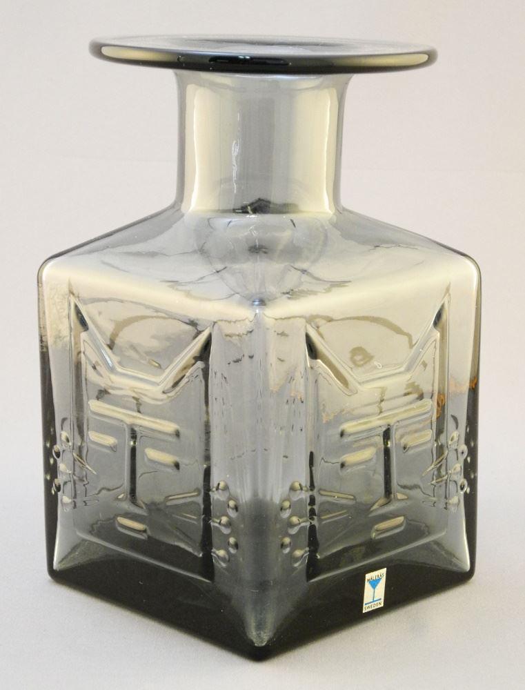 Flygsfors Sweden Wiktor Berndt "Cat Face" Vase, 6 1/2" high.: Flygsfors Sweden Wiktor Berndt "Cat Face" Vase, 6 1/2" high.