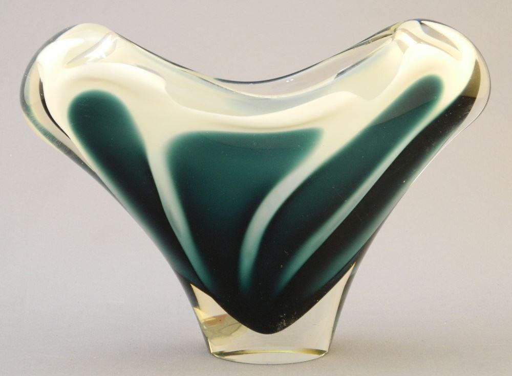 Flygsfor Vase, Design: Petal Kedelv, 6 3/4" Wide.: Flygsfor Vase, Design: Petal Kedelv, 6 3/4" Wide.