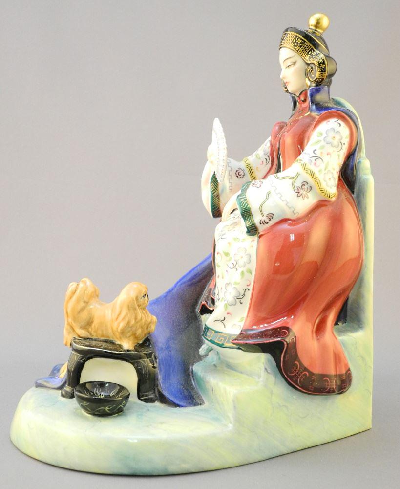 Royal Doulton Les Femmes Figurine "T'zu-Hsi Empress Dowager" with Box. (1 of 4)