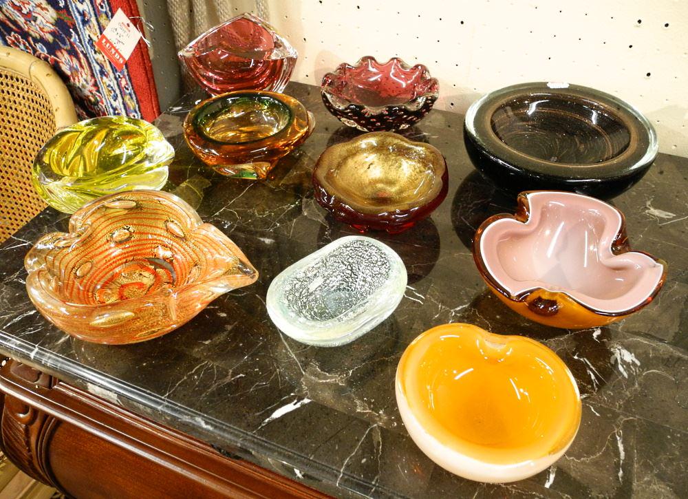 Collection of 10 Various Art Glass Bowls & Ashtrays, Largest 7"D.: Collection of 10 Various Art Glass Bowls & Ashtrays, Largest 7"D.