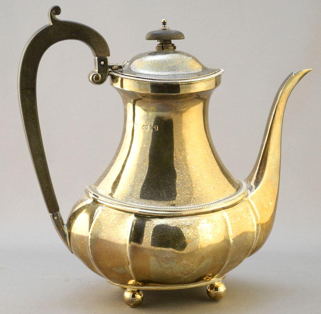 Mappin & Webb Hallmarked Silver Coffee Pot, 8 1/4" High, TW:515 Grams.: Mappin & Webb Hallmarked Silver Coffee Pot, 8 1/4" High, TW:515 Grams.