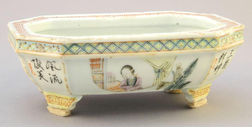 Chinese Porcelain Bulb Trough, 6 7/8" Wide.: Chinese Porcelain Bulb Trough, 6 7/8" Wide.