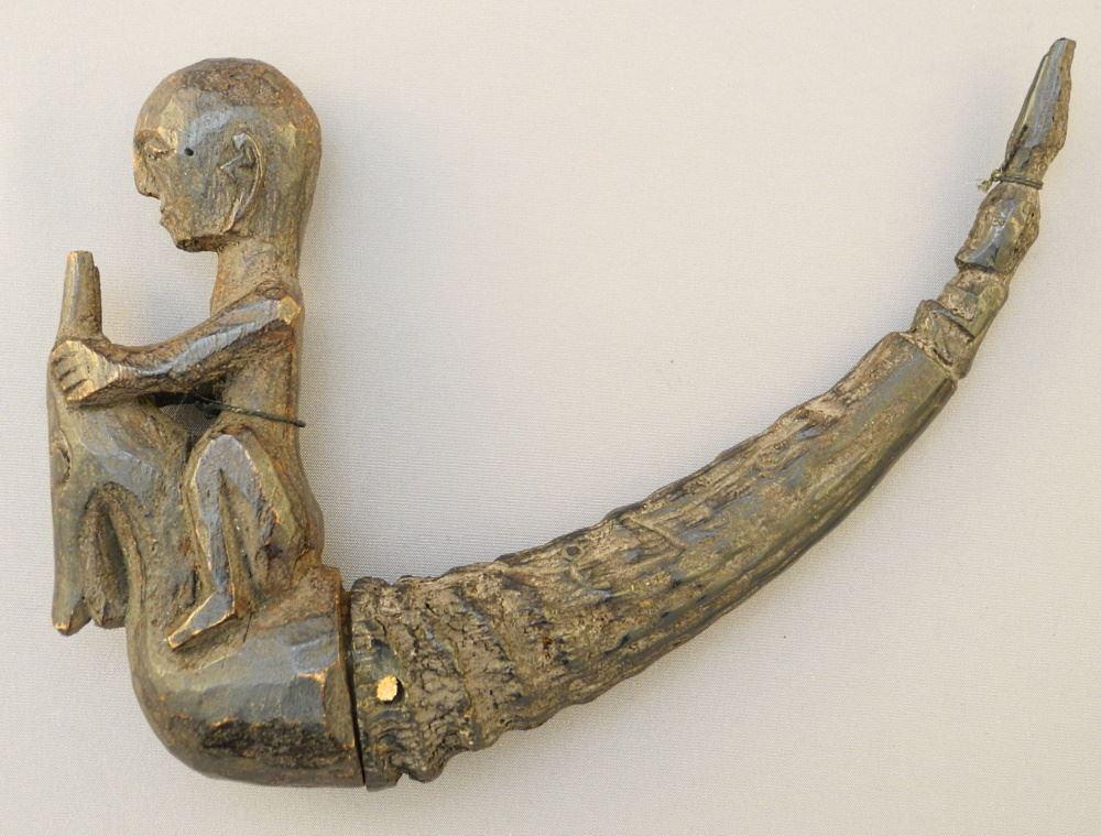 Batak Indonesian Naga Morsarang Medicine Horn, 6 1/4" Length.: Batak Indonesian Naga Morsarang Medicine Horn, 6 1/4" Length.