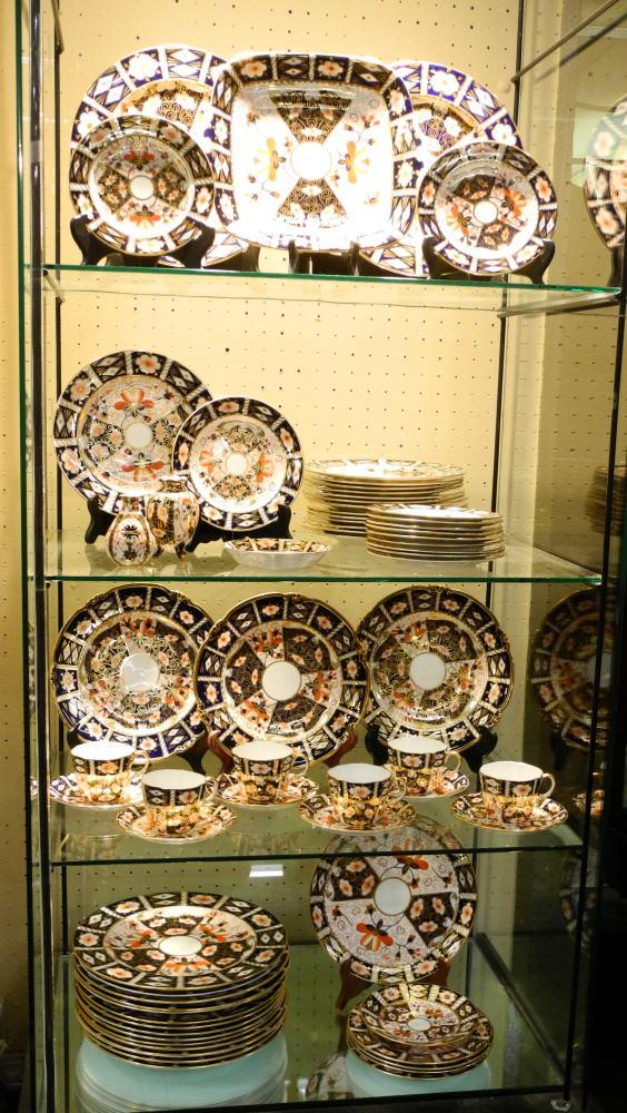 Royal Crown Derby Dinner Service. (1 of 3)