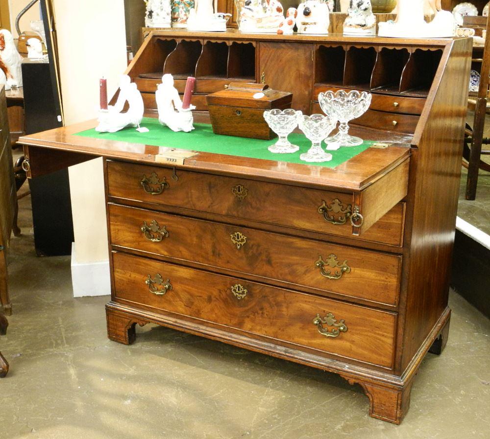 Georgian Mahogany Bureau with 4 Graduated Drawers.: Georgian Mahogany Bureau with 4 Graduated Drawers.