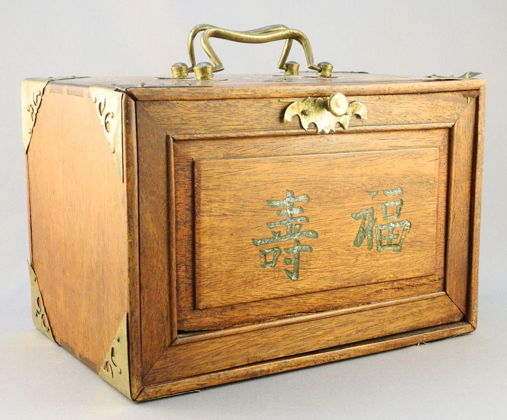 Vintage Mah Jong Set in Case, 9 1/2" Wide. (1 of 13)