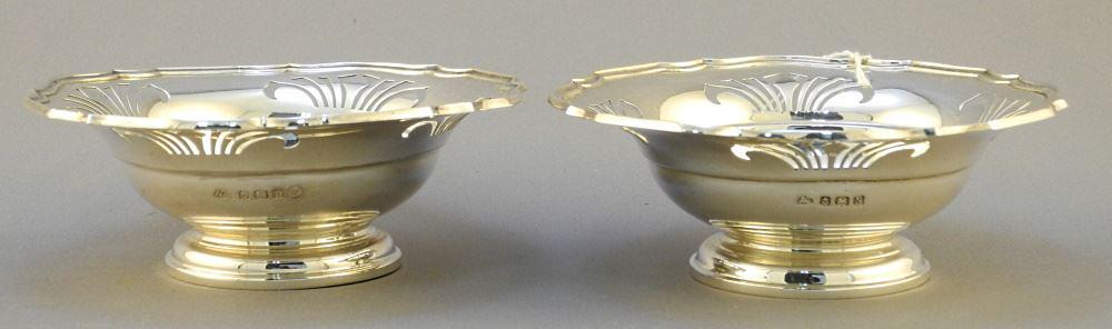 Pair of Hallmarked Sterling Silver Footed Dishes, 4 7/8" Diameter, 200 Grams. (1 of 4)