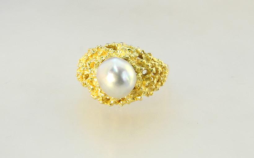 14K Gold Mabe Pearl Ring, size 8. (1 of 4)