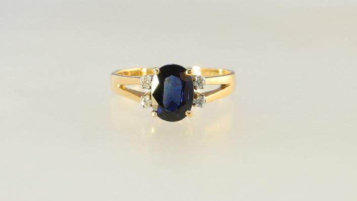 18K (Marked 750) Yellow Gold Sapphire & Diamond Ring, Size 6 3/4, TW:3.45 grams.: 18K (Marked 750) Yellow Gold Sapphire & Diamond Ring, Size 6 3/4, TW:3.45 grams.