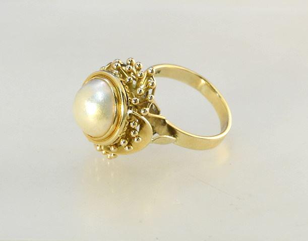 18K (Marked) Yellow Gold & Mabe Pearl Ring, Size 9 1/4, TW:9.98 Grams. (1 of 3)