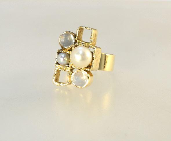 14K Yellow Gold (Tested) Pearl & Moonstone Ring, Size 5, TW:6.97 Grams. (1 of 4)