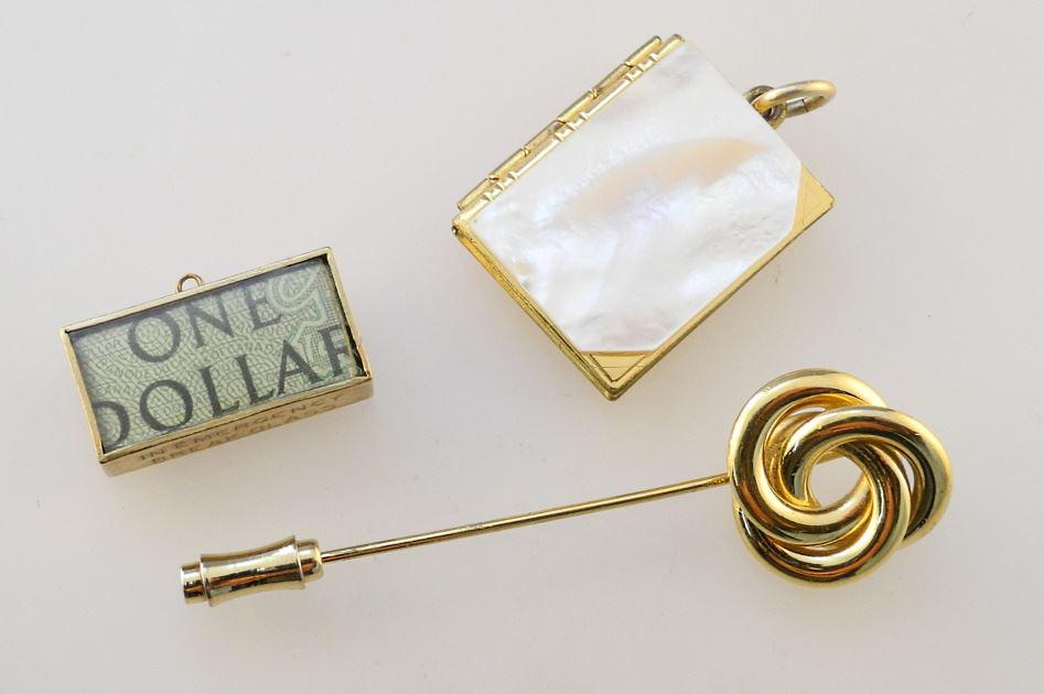 9Ct Yellow Gold Pendant with 1 Dollar Bill with Stick Pin & Locket. (1 of 2)