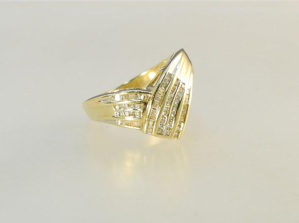 10K Yellow Gold & Diamond Ring, Size 7. (1 of 4)