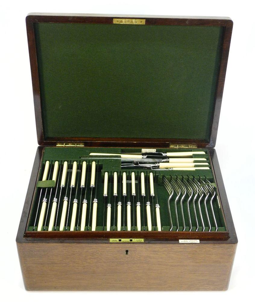 Canteen of Walker & Hall Silver Plated Flatware, 12 Place Setting. (1 of 14)