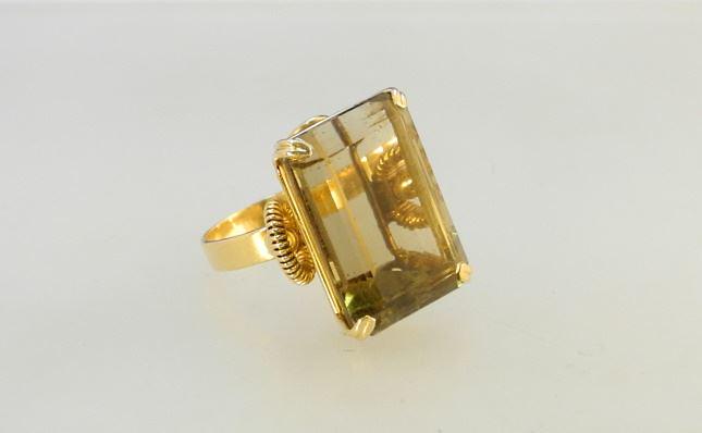 18K Yellow Gold & Citrine Ring, size 6 1/4, TW:11.38 grams.: 18K Yellow Gold & Citrine Ring, size 6 1/4, TW:11.38 grams.