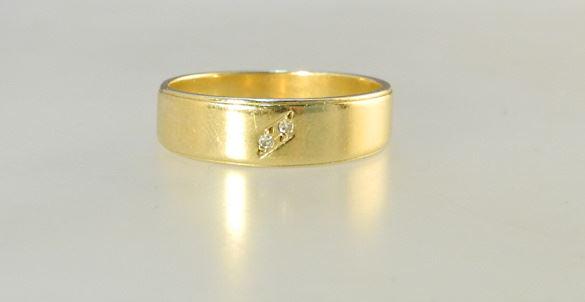 Gent's 10K (Marked) Yellow Gold & Diamond Ring, Size 11 3/4, TW:5.69 Grams. (1 of 3)