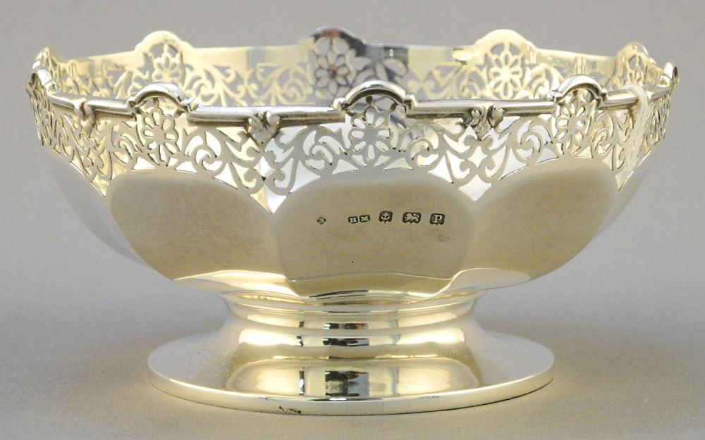 Hallmarked Sterling Silver Open Work Footed Dish, 5" Diameter, 124 Grams. (1 of 4)