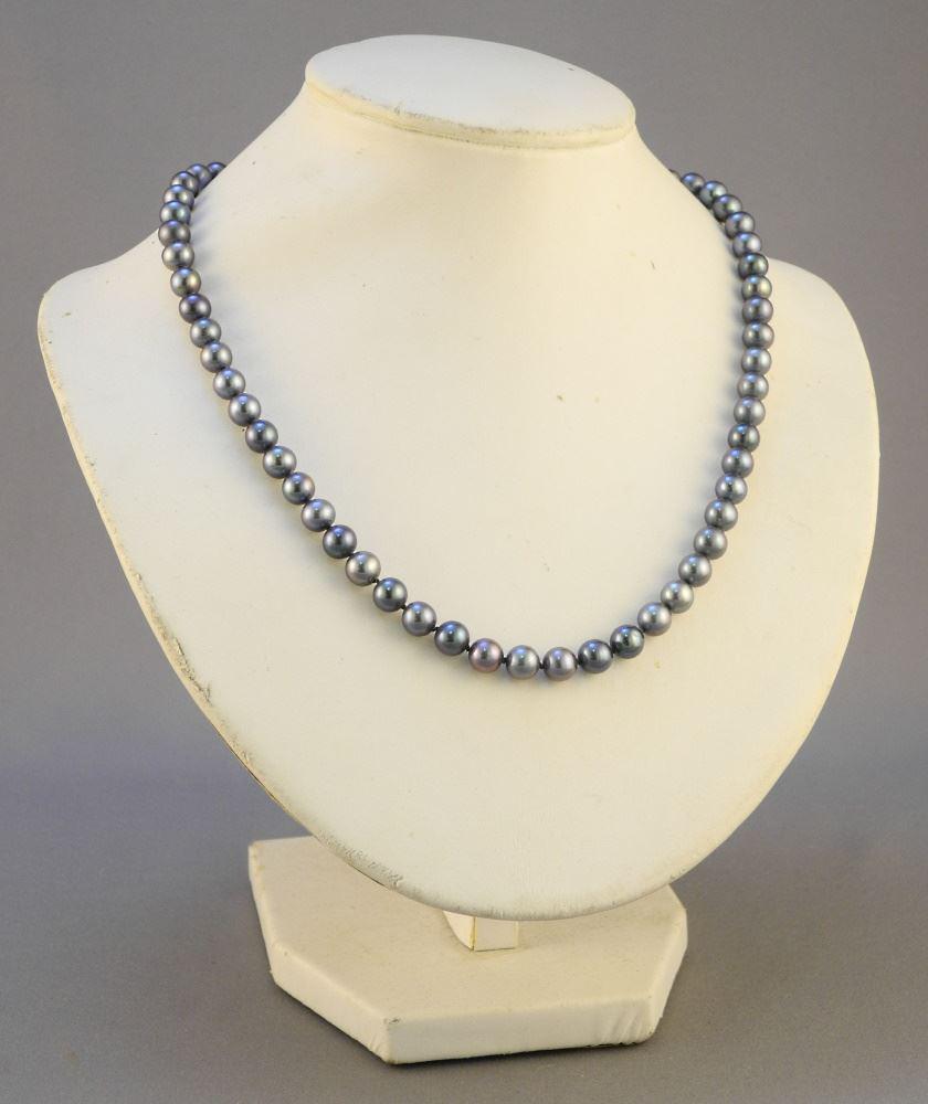Black South Sea Uniform Pearl Necklace with 14K (Marked) Clasp, 17 1/2" Length.: Black South Sea Uniform Pearl Necklace with 14K (Marked) Clasp, 17 1/2" Length.
