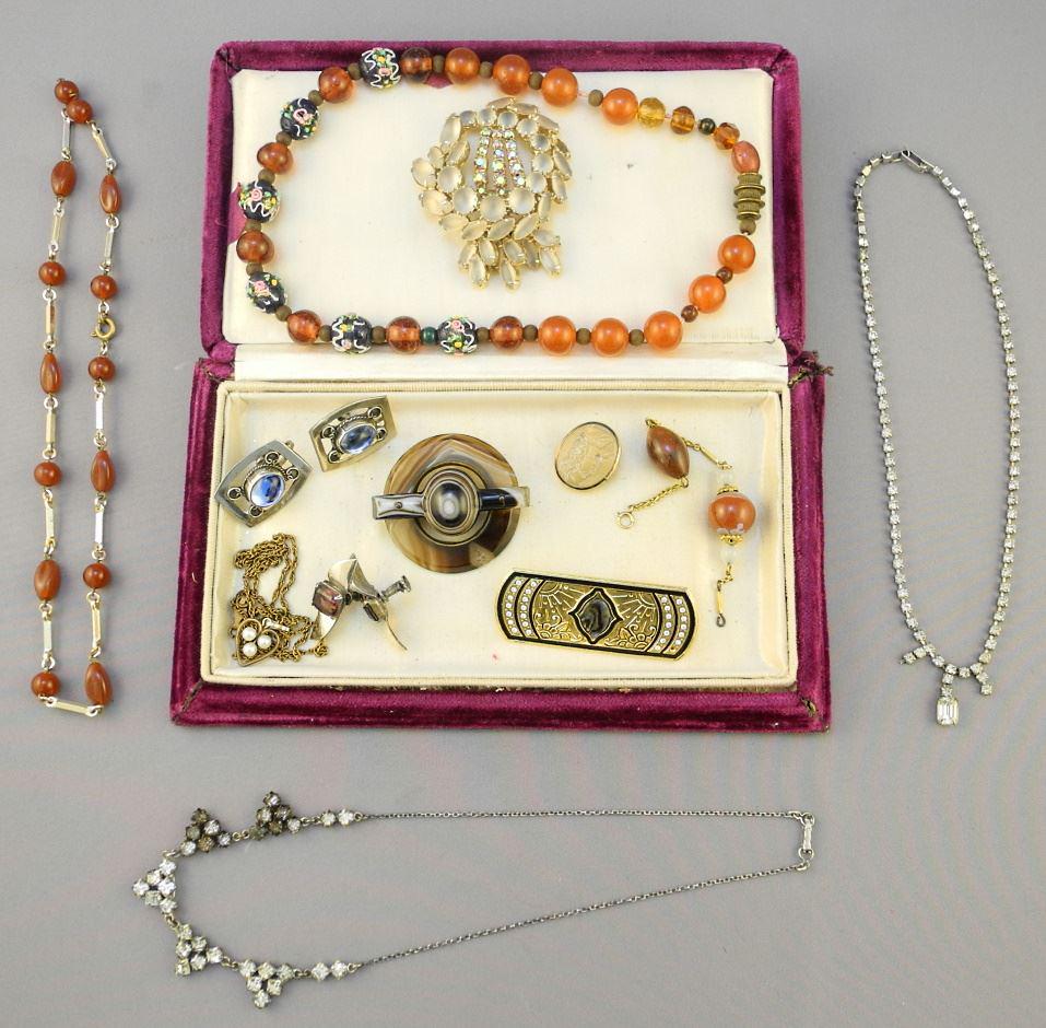 Collection of Antique Jewellery Including: Carnelian/ Agate/ Silver/ Designer/ Etc.: Collection of Antique Jewellery Including: Carnelian/ Agate/ Silver/ Designer/ Etc.
