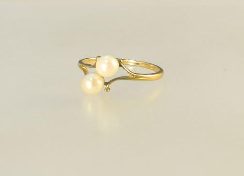 English 9K Hallmarked Gold & Double Cultured Pearl Ring, 1.50 grams (1 of 2)
