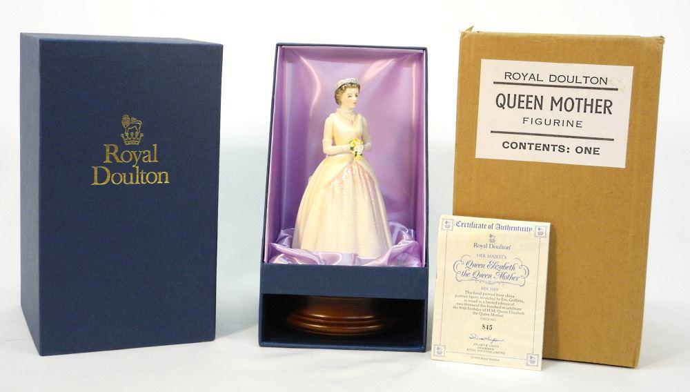 Royal Doulton Figure of Queen Elizabeth 2 in Mismatched Box, 7 1/2" High. (1 of 3)