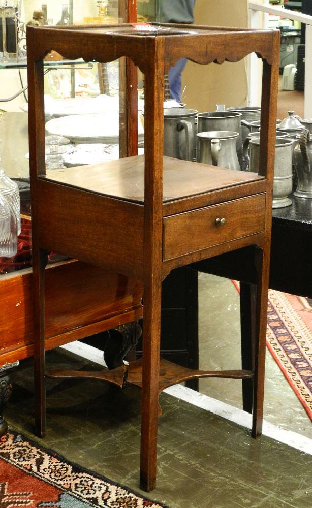 Georgian Mahogany Wash Stand, 30 5/8" High (1 of 3)