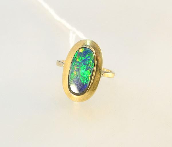 9ct Gold Opal Set Ring. (1 of 3)
