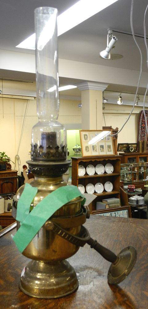 Brass Oil Lamp With Oil Lamp Gimble, 16 1/2".: Brass Oil Lamp With Oil Lamp Gimble, 16 1/2".