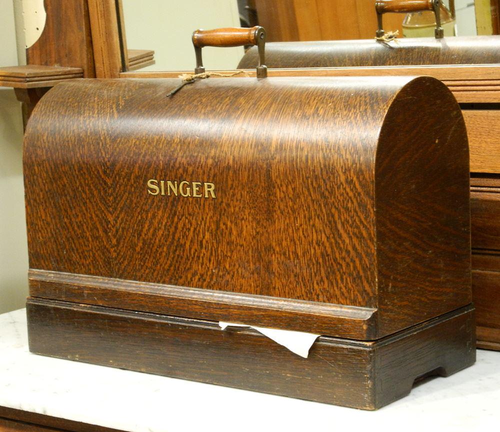 Singer Sewing Machine: Singer Sewing Machine