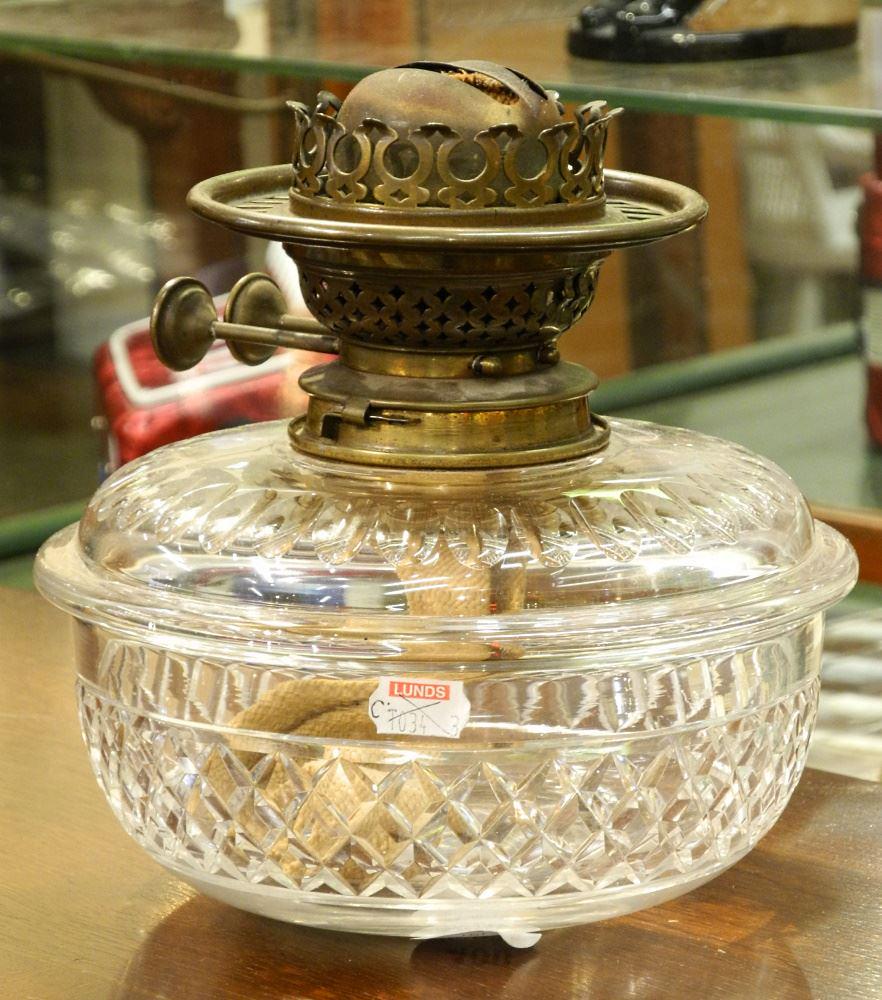 Antique Oil Lamp (With 2 Wicks).: Antique Oil Lamp (With 2 Wicks).