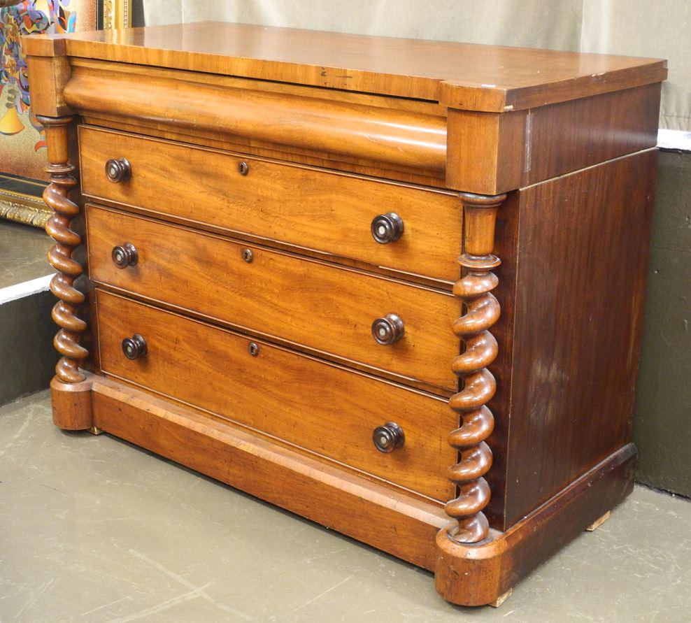 Victorian mahogany Chest Of 4 Drawers. (1 of 5)