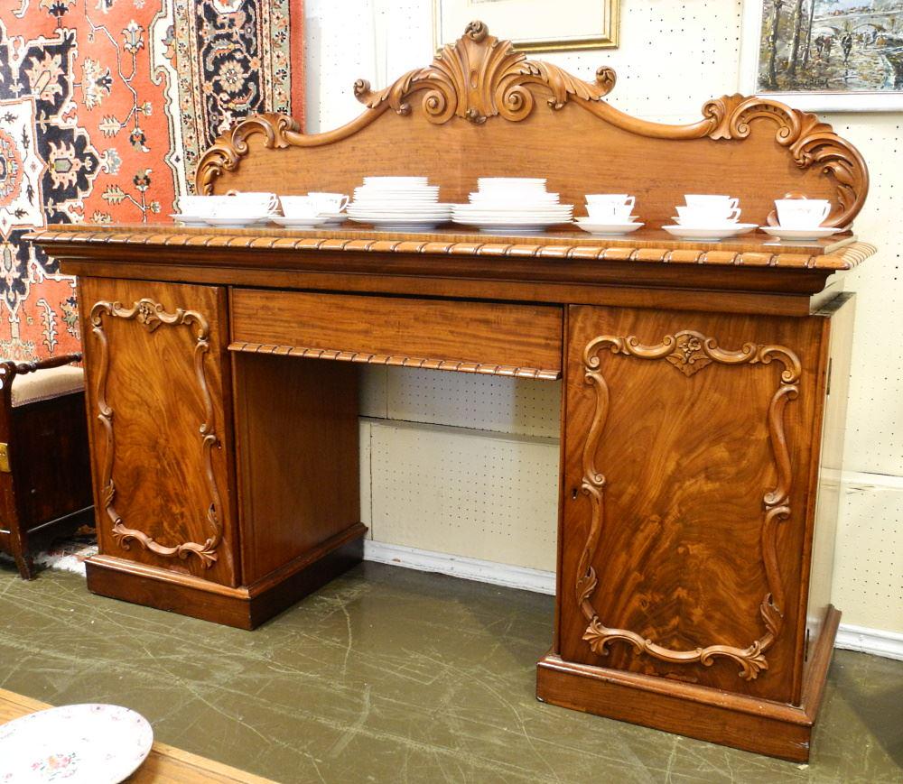 19th Century Mahogany Sideboard.: 19th Century Mahogany Sideboard.