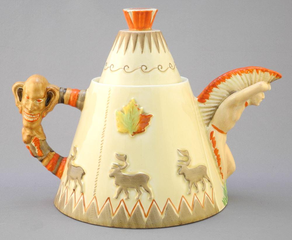 Clarice Cliff "Greetings From Canada" Teapot, Newport Pottery. (1 of 9)
