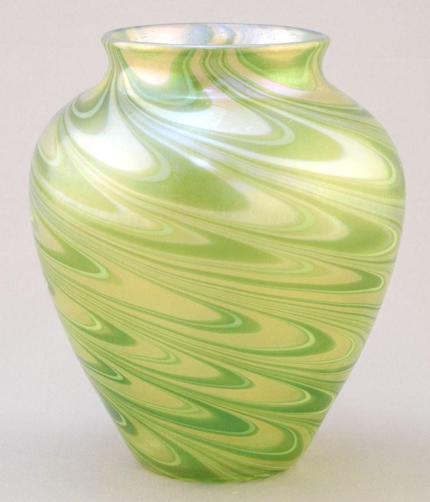Orient & Flume Art Glass Vase Marked 1985 N20C, 5 3/8"h.: Orient & Flume Art Glass Vase Marked 1985 N20C, 5 3/8"h.