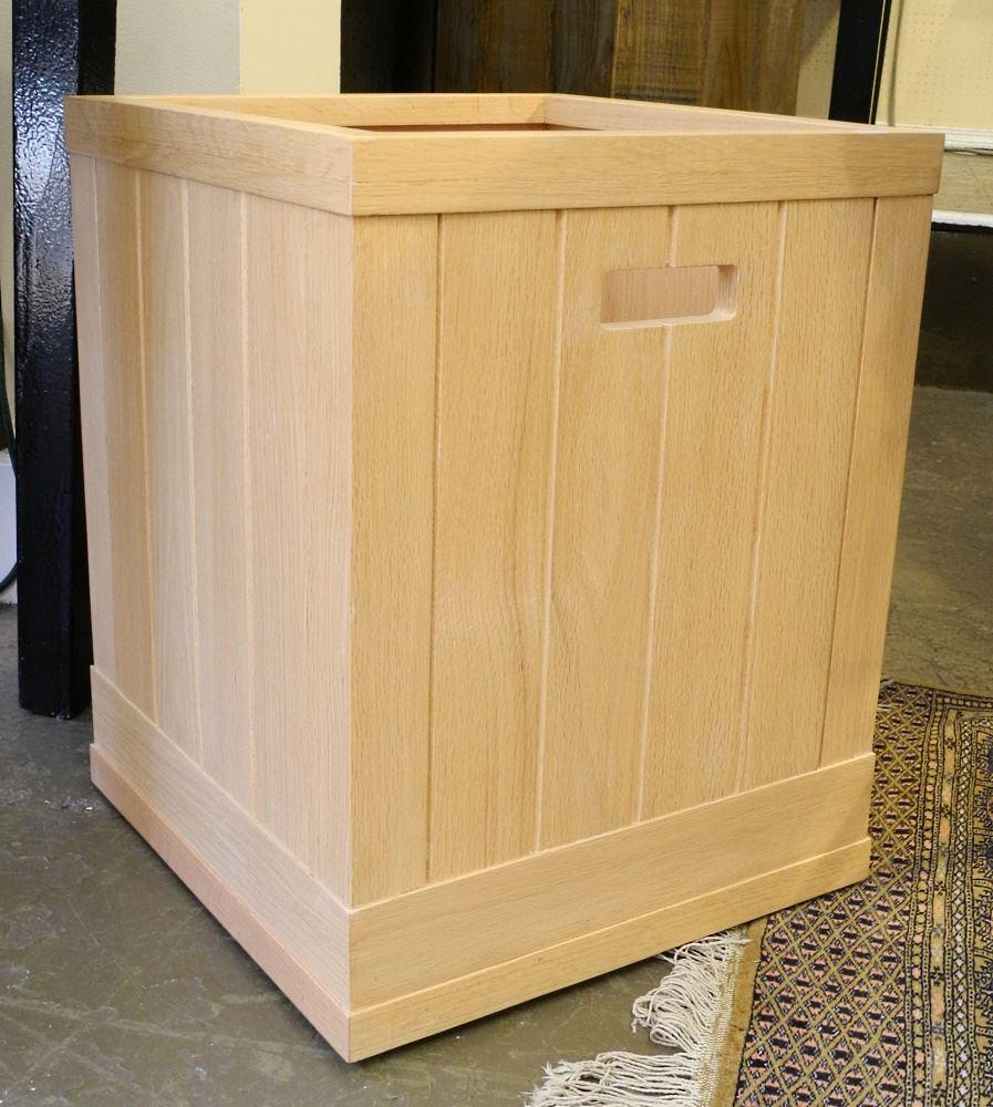 Oak Box Inset With Cast Bronze Plaque, "Relais & Chateau", 20 3/8" X 16" X 16". (1 of 3)