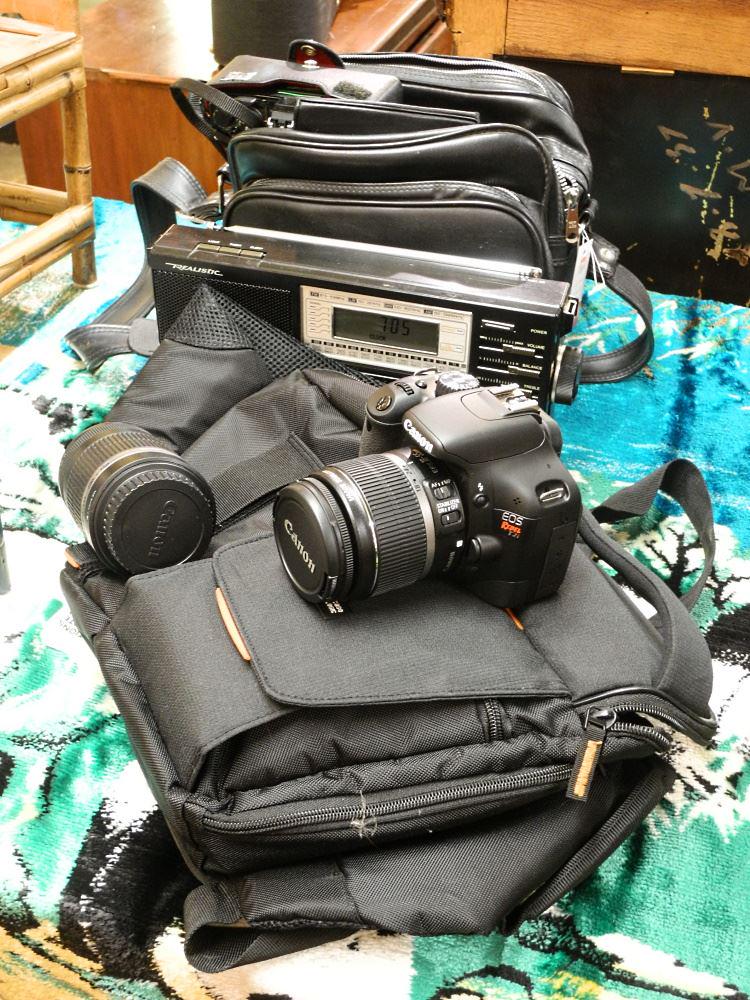 Realistic D X 440 Radio/Pentax MX Canon EOS Cameras. (1 of 5)