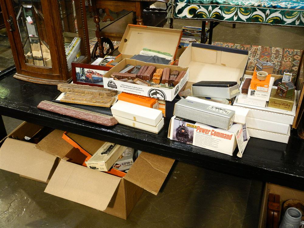 Collection of Model Trains & Accessories (1 of 7)