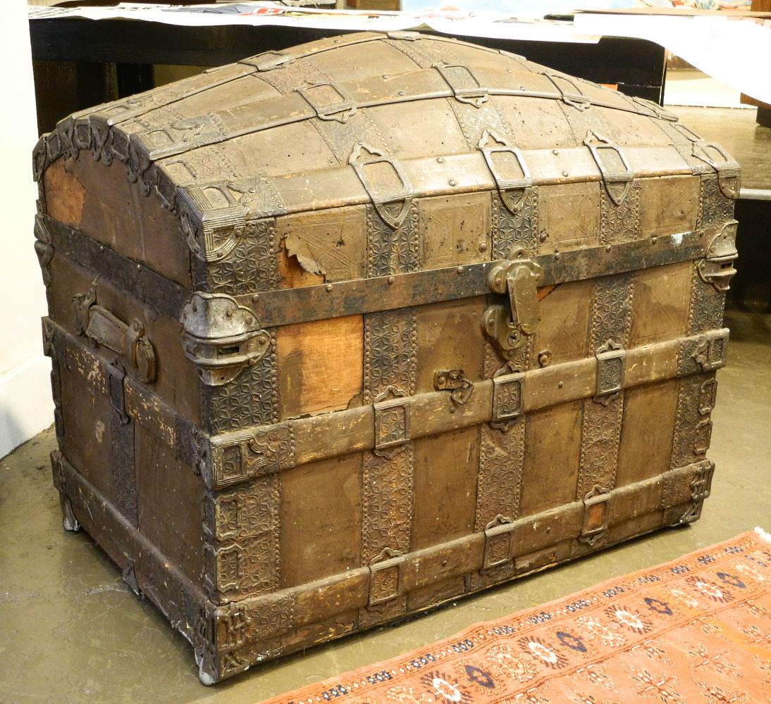 19" Century Dome Top Trunk, 36"W: 19" Century Dome Top Trunk, 36"W