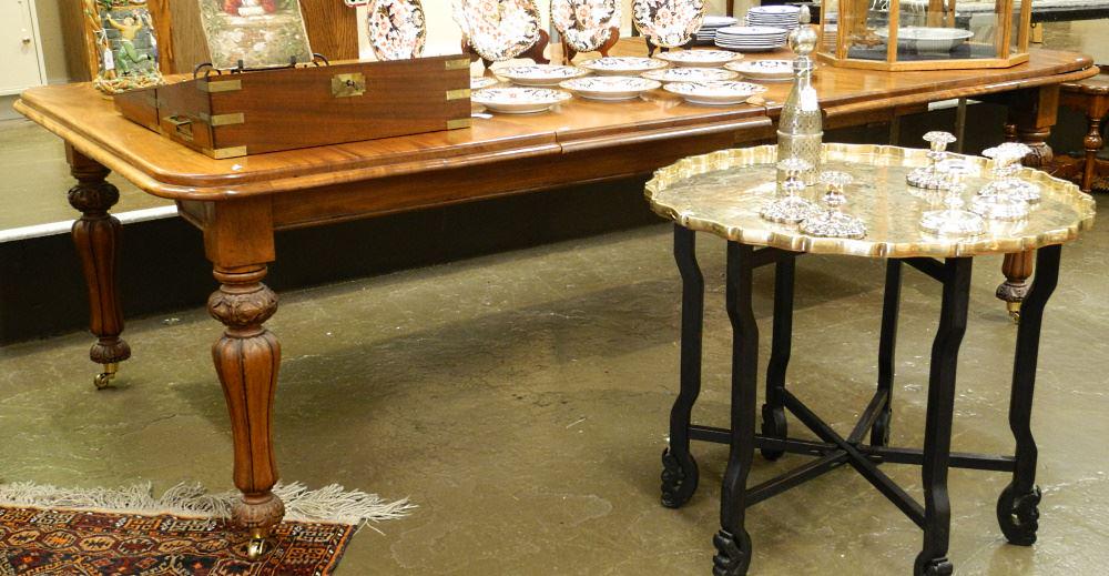 Victorian Mahogany Dining Table with 3 Leaves, 58" when closed. (1 of 5)