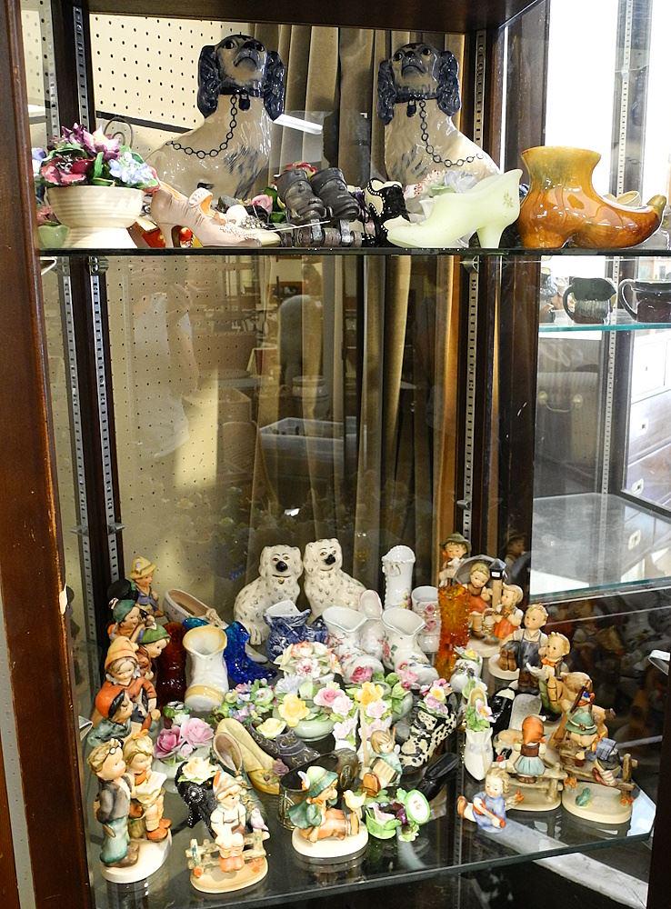 Collection of Var.Floral and Shoe Ornaments, 7 3/4"H / Hummel Figures (majority damaged)/Pseudo: Collection of Var.Floral and Shoe Ornaments, 7 3/4"H / Hummel Figures (majority damaged)/Pseudo