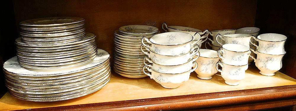 Set of Royal Albert & Paragon China, "Bride's Choice".: Set of Royal Albert & Paragon China, "Bride's Choice".