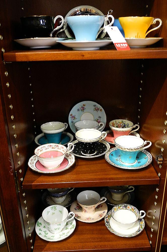 Collection of Aynsley & Paragon Tea Cups and Saucers.: Collection of Aynsley & Paragon Tea Cups and Saucers.